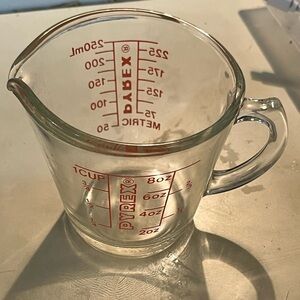 Vintage Pyrex 1-Cup Measuring Cup with D Handle & Red Lettering